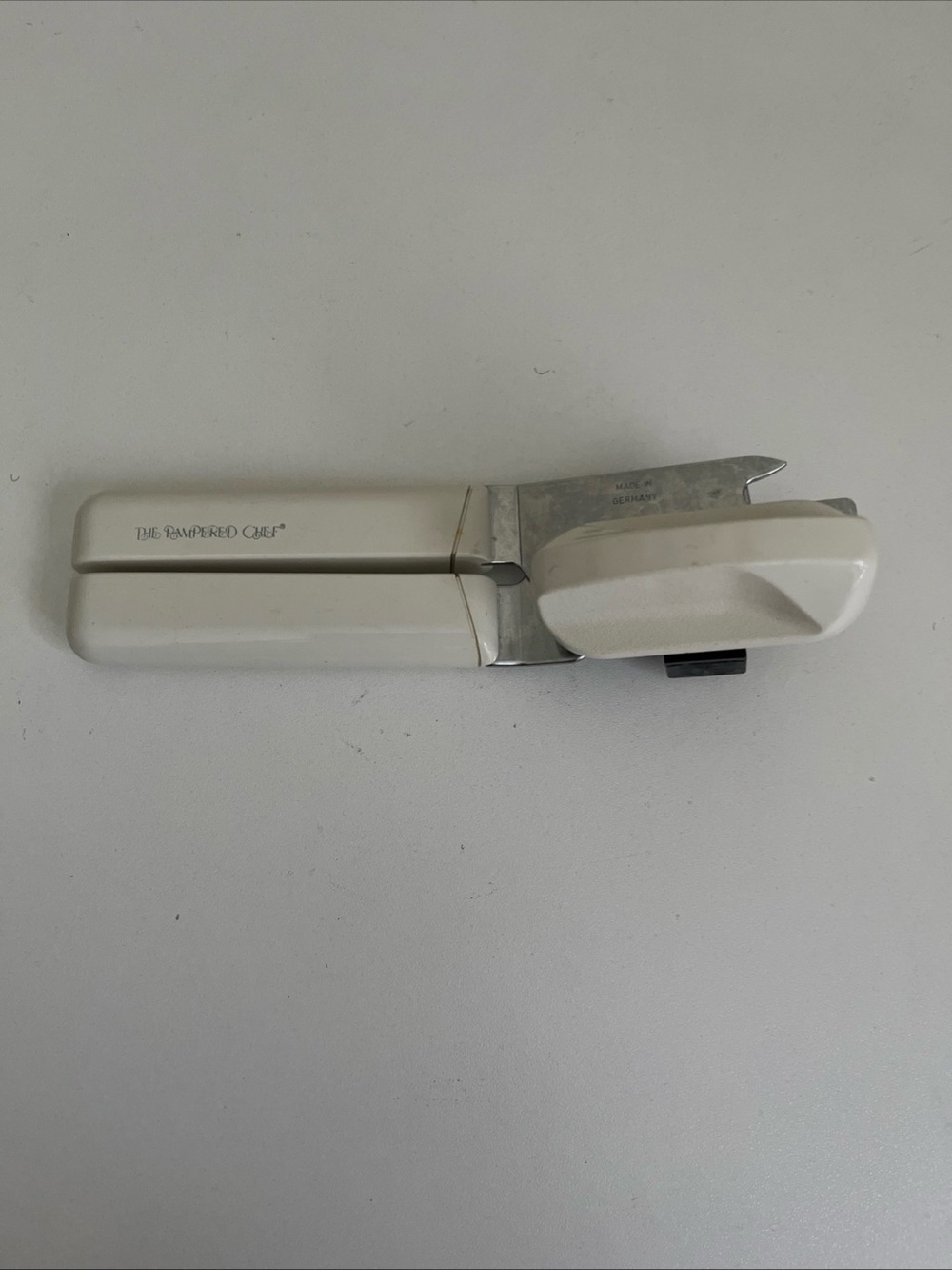 Pampered Chef Safety Smooth Edge Manual Can Opener White Retired